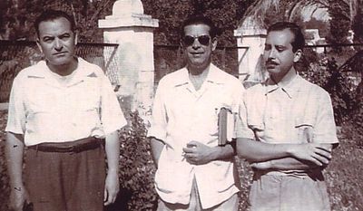 Los poetas Juan Bernier, Ricardo Molina y Pablo García Baena, fundadores del grupo Cántico con Mario López y Julio Aumente (1954)